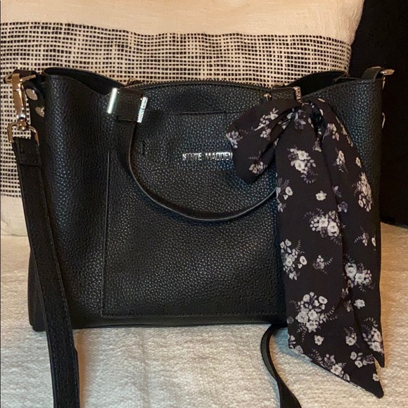 Steve Madden Handbags - STEVE MADDEN CROSS BODY